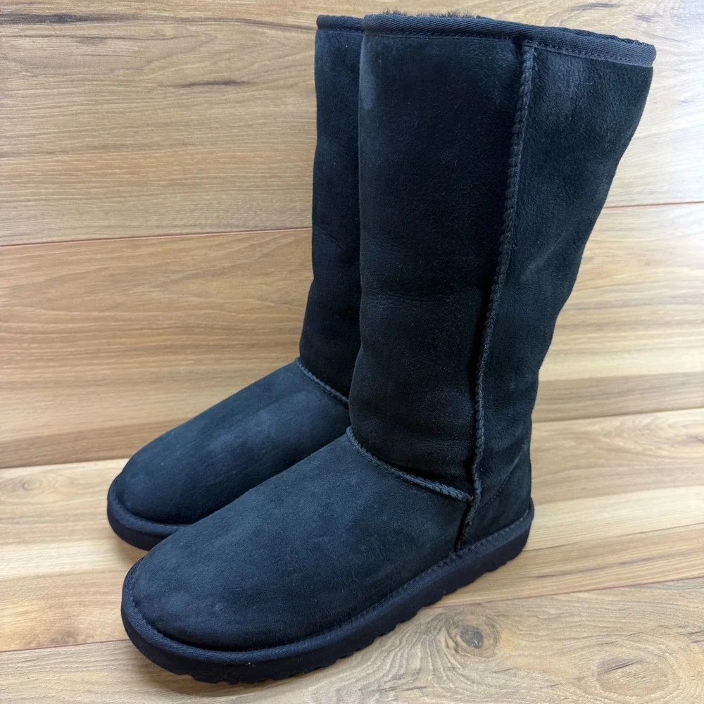 UGG Classic Tall II Black Suede Boots Womens 9 Shearling Fur Cozy Cottagecore